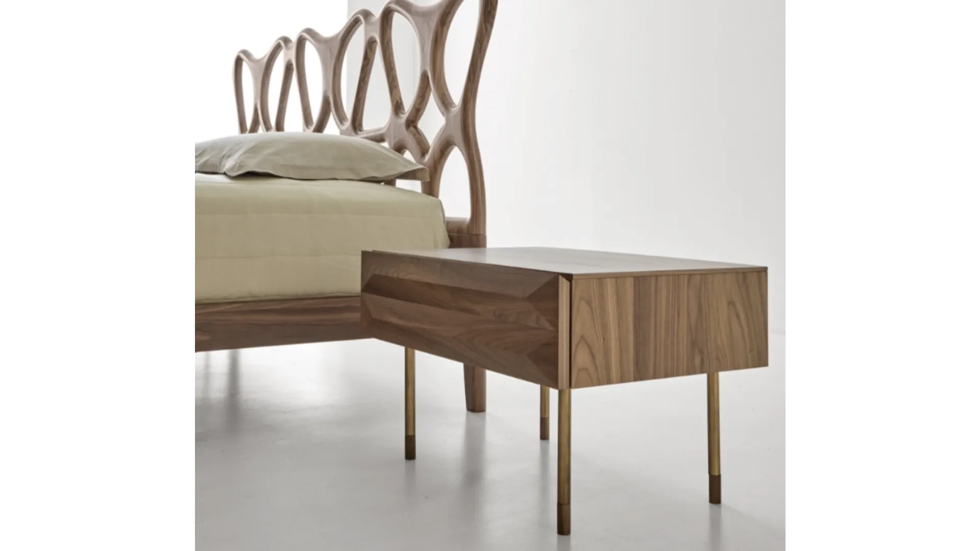 Comodino in legno York di Modesign