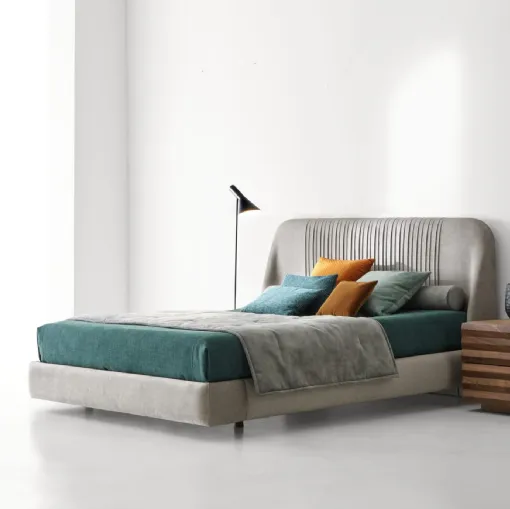 Letto Alba Fluttuante in velluto con testiera di Modesign