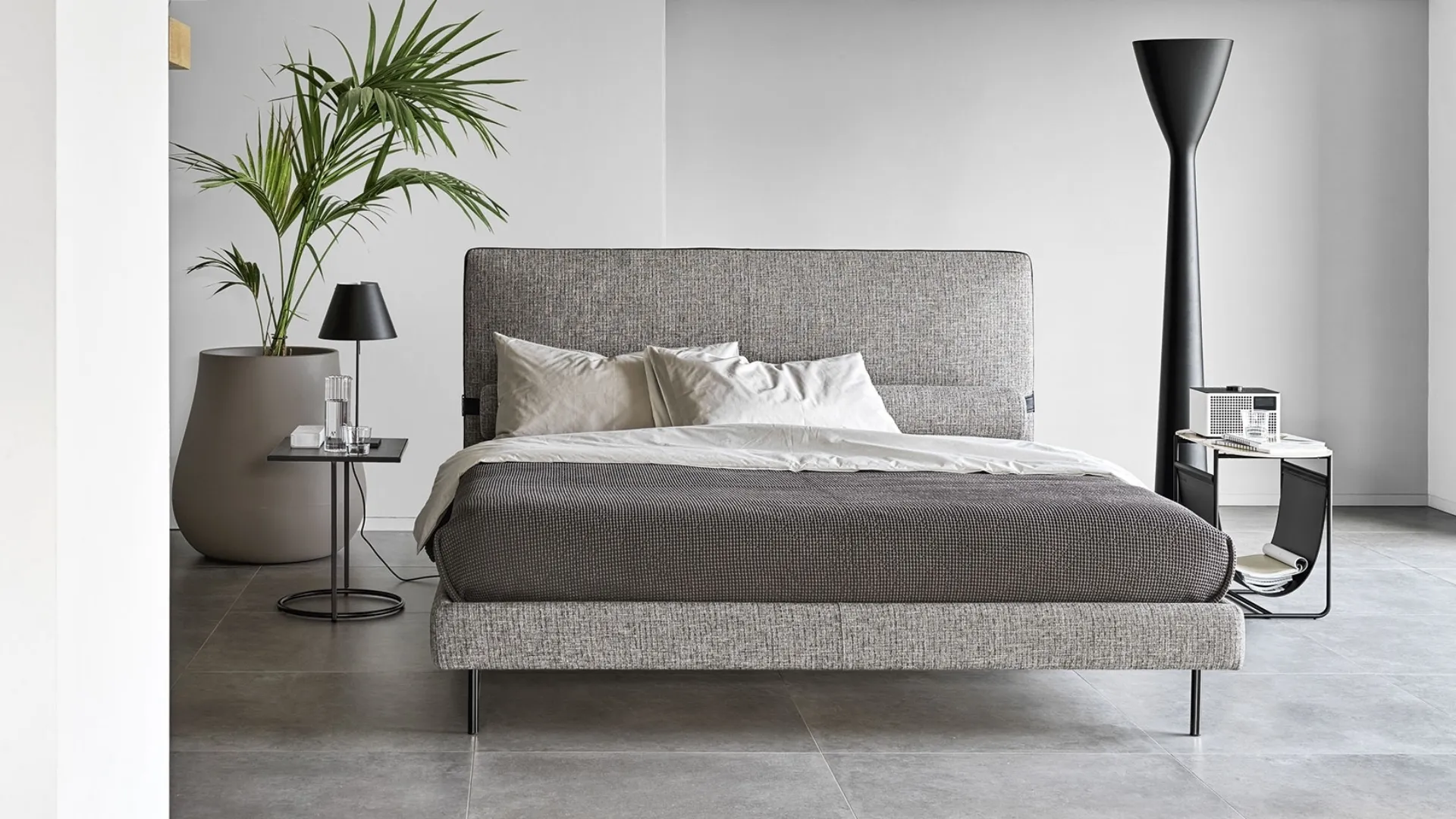 Letto con testiera Mies di Calligaris