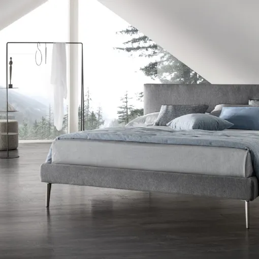 Letto elegante in tessuto con testiera Sander di V&Nice