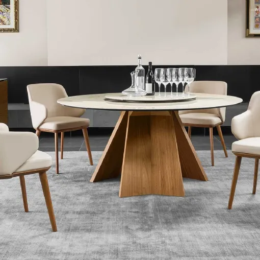 Sedia Foyer con braccioli e struttura in legno massello di Calligaris