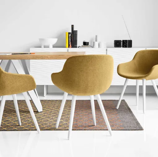 Sedia in tessuto con braccioli Igloo di Calligaris