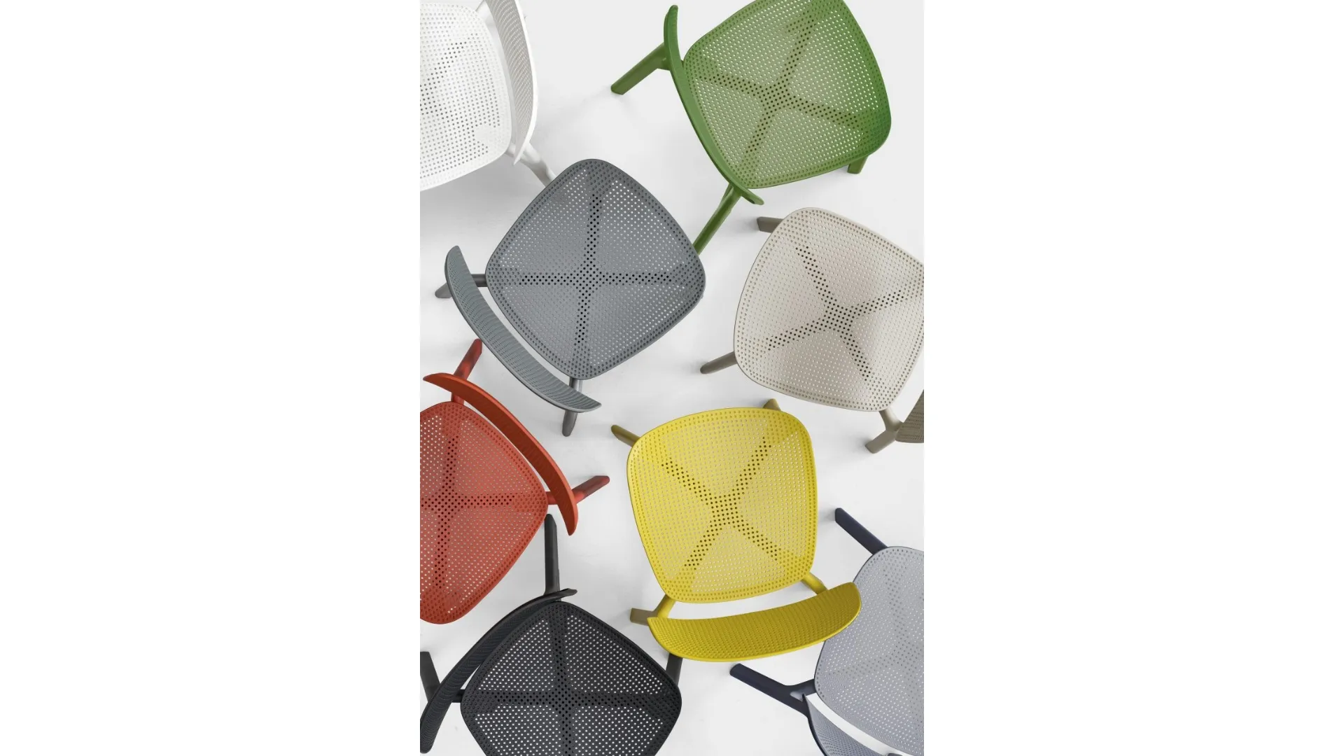 Sedia impilabile Colander di Kristalia