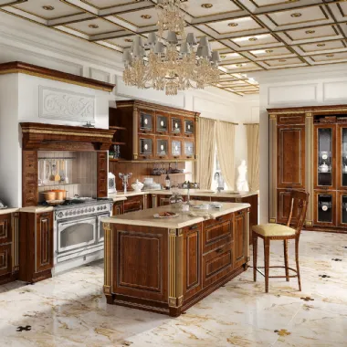 Cucina Classica con isola Imperial 02 in impiallacciato Frassino finitura Noce Oro di Home Cucine