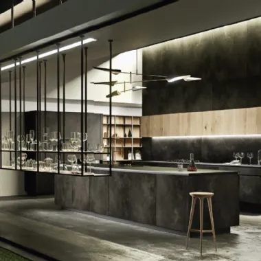 Cucina Design con isola Way Materia in gres Ossido Nero di Snaidero