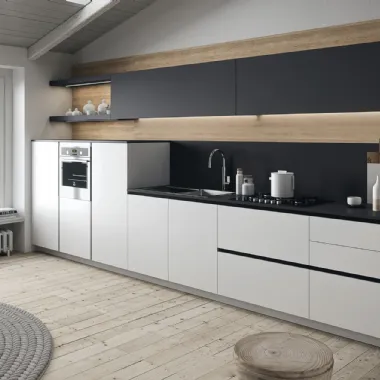 Cucina Moderna lineare First in nobilitato bianco e rovere di Snaidero